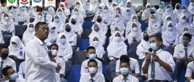 SEMINAR MENGHAPUS PAHAM RADIKALISME DI KALANGAN GENERASI MILENIAL: LEAD YOURSELF AND LEAD THE WORLD